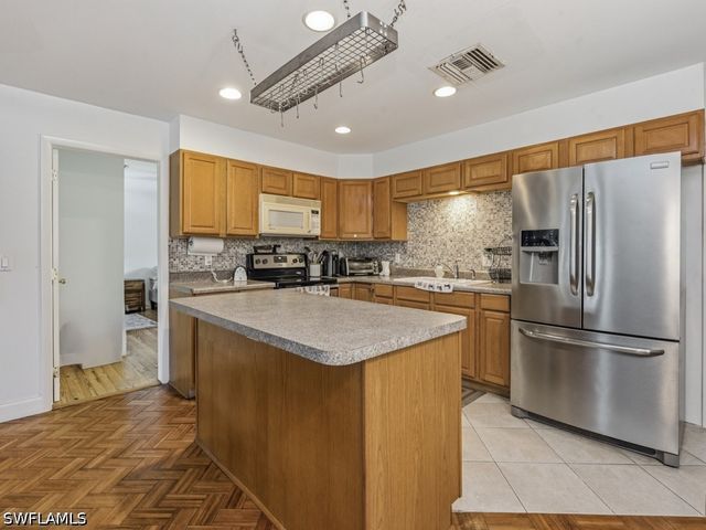 2022 Frederick ST, Naples, FL 34112