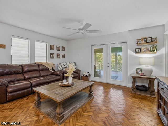 2022 Frederick ST, Naples, FL 34112