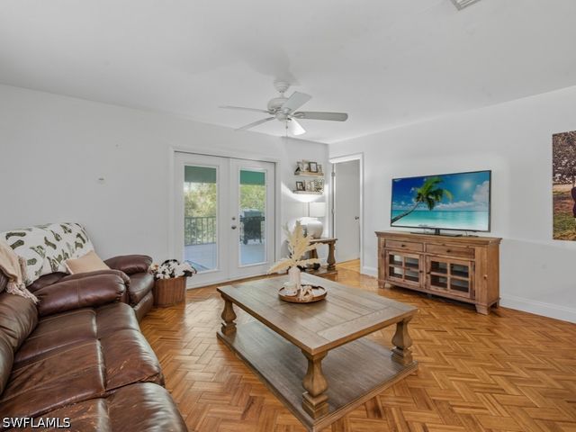 2022 Frederick ST, Naples, FL 34112