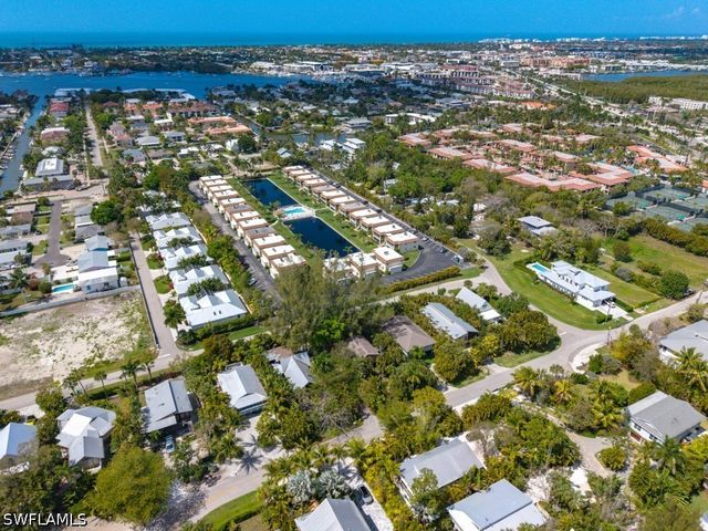2022 Frederick ST, Naples, FL 34112
