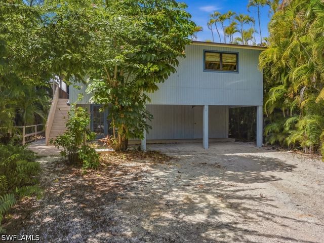 2022 Frederick ST, Naples, FL 34112