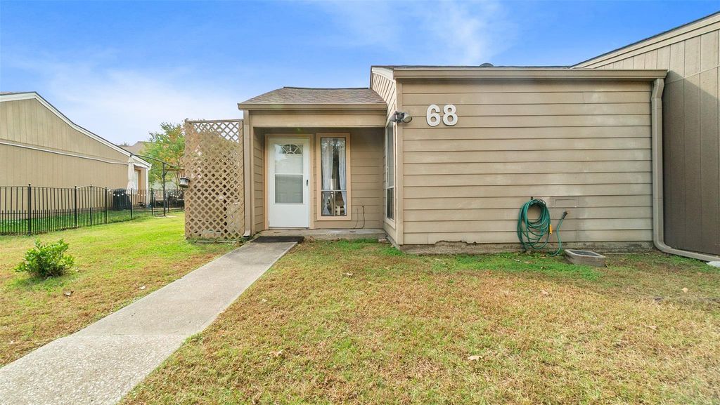 68 Westwood Drive W, Trinity, TX 75862