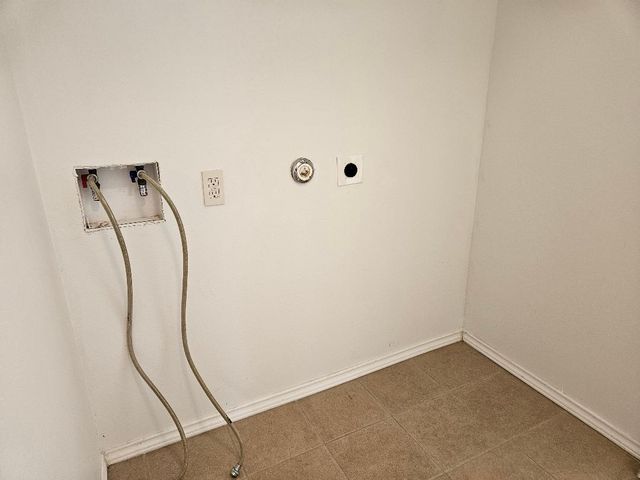 105 W Ila ST B, Elgin, TX 78621