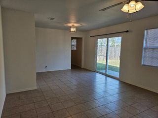 105 W Ila ST B, Elgin, TX 78621