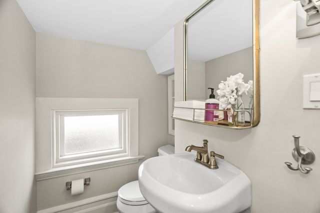 1735 Asbury Avenue, Evanston, IL 60201