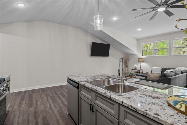 555 Parrish Ln, Mc Ewen, TN 37101