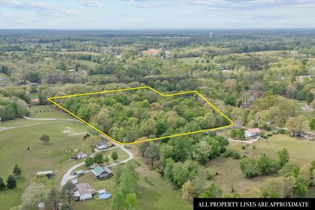 555 Parrish Ln, Mc Ewen, TN 37101
