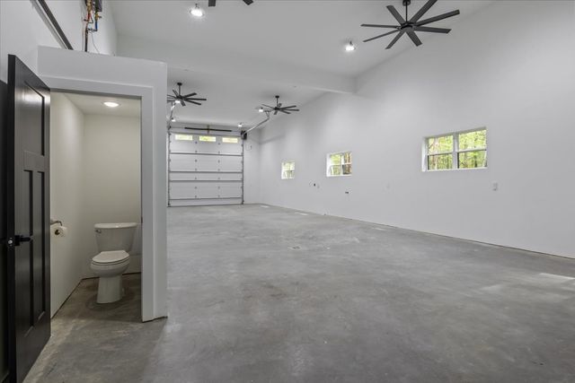 555 Parrish Ln, Mc Ewen, TN 37101