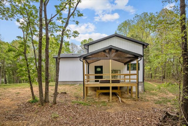 555 Parrish Ln, Mc Ewen, TN 37101