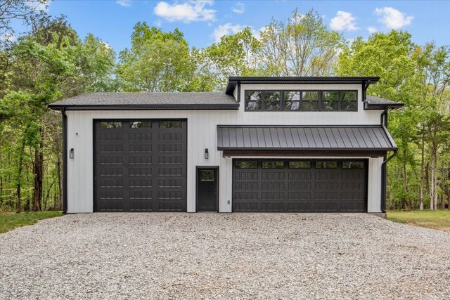 555 Parrish Ln, Mc Ewen, TN 37101