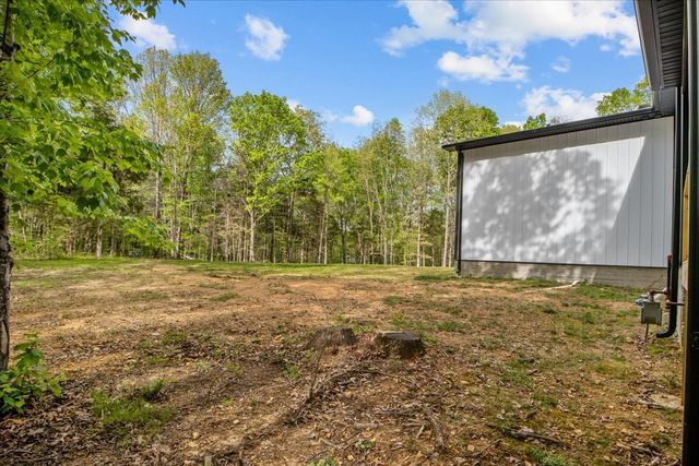 555 Parrish Ln, Mc Ewen, TN 37101