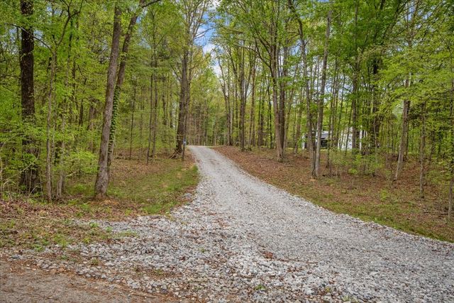 555 Parrish Ln, Mc Ewen, TN 37101