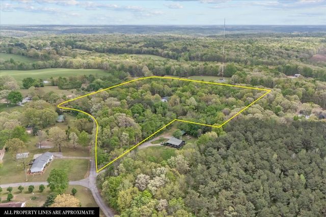 555 Parrish Ln, Mc Ewen, TN 37101