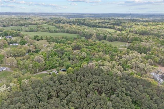 555 Parrish Ln, Mc Ewen, TN 37101