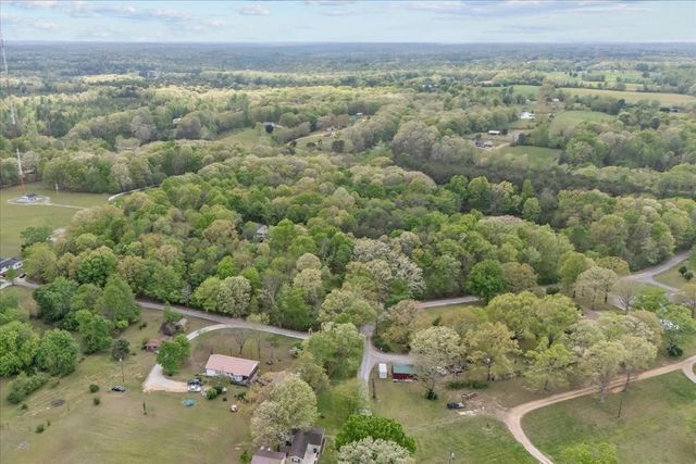 555 Parrish Ln, Mc Ewen, TN 37101