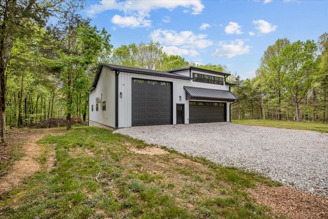 555 Parrish Ln, Mc Ewen, TN 37101