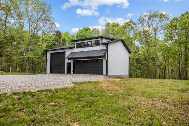 555 Parrish Ln, Mc Ewen, TN 37101