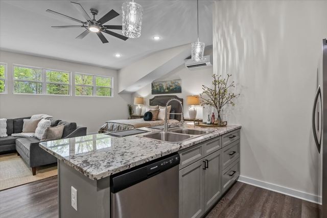 555 Parrish Ln, Mc Ewen, TN 37101