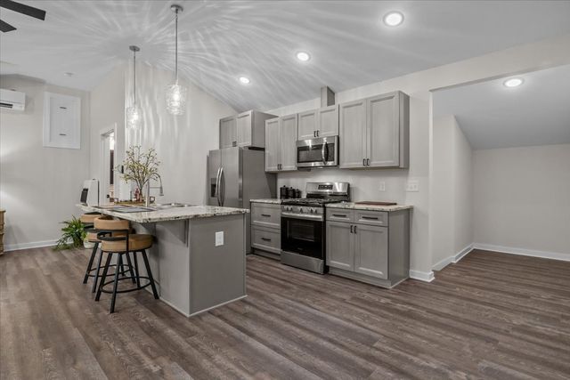555 Parrish Ln, Mc Ewen, TN 37101