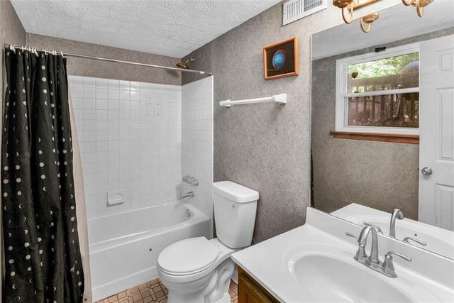 4933 Woodstream Lane NW, Acworth, GA 30102