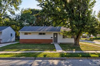 21900 Eastwood Street, Oak Park, MI 48237
