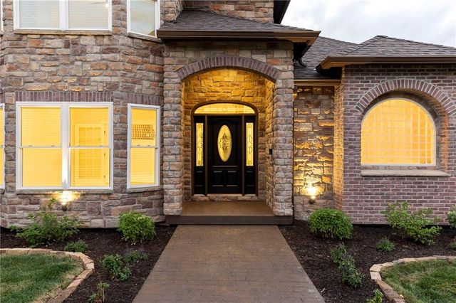 15614 Quail Ridge Drive, Smithville, MO 64089