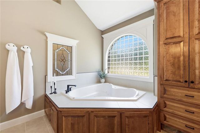 15614 Quail Ridge Drive, Smithville, MO 64089