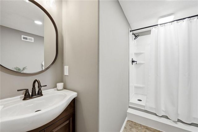 15614 Quail Ridge Drive, Smithville, MO 64089