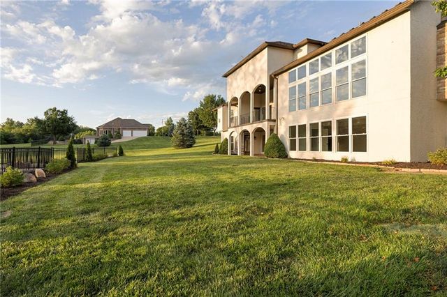 15614 Quail Ridge Drive, Smithville, MO 64089