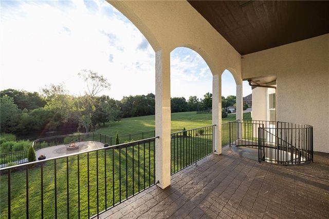 15614 Quail Ridge Drive, Smithville, MO 64089