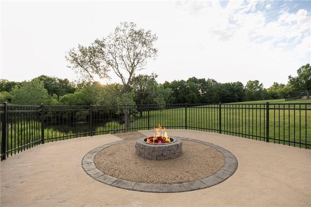 15614 Quail Ridge Drive, Smithville, MO 64089