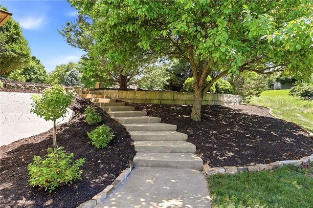 15614 Quail Ridge Drive, Smithville, MO 64089