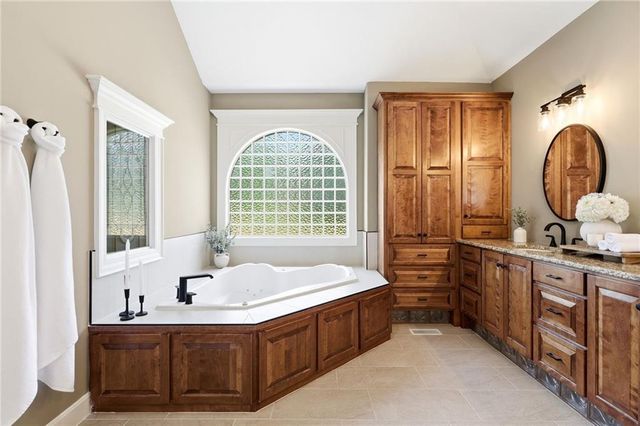 15614 Quail Ridge Drive, Smithville, MO 64089