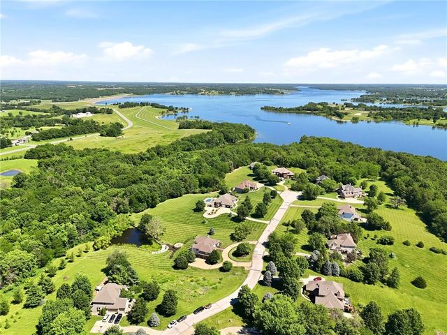 15614 Quail Ridge Drive, Smithville, MO 64089