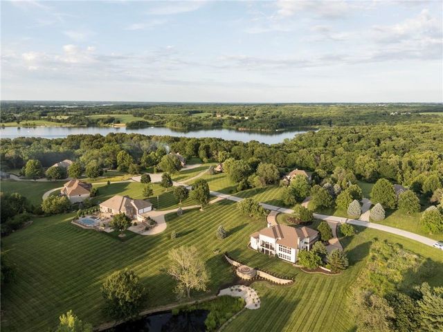 15614 Quail Ridge Drive, Smithville, MO 64089
