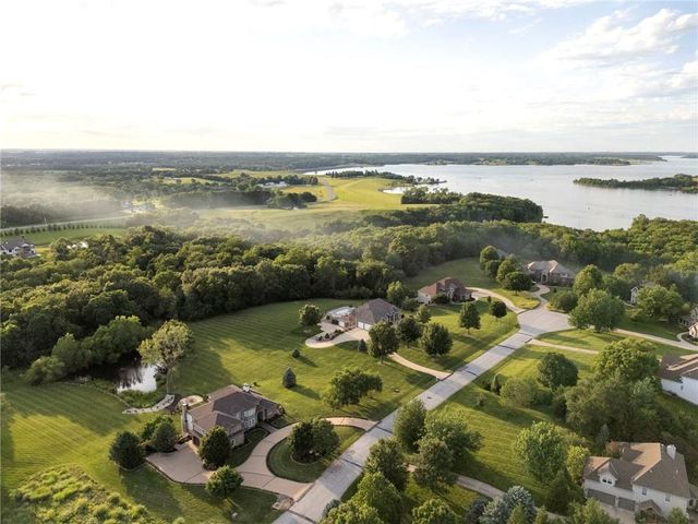 15614 Quail Ridge Drive, Smithville, MO 64089