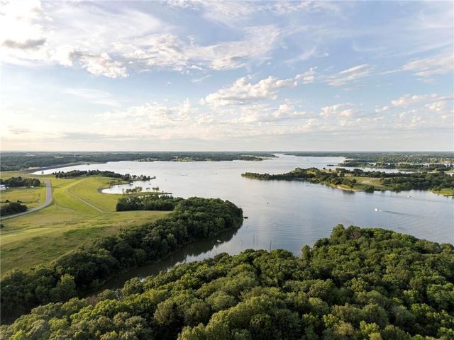 15614 Quail Ridge Drive, Smithville, MO 64089