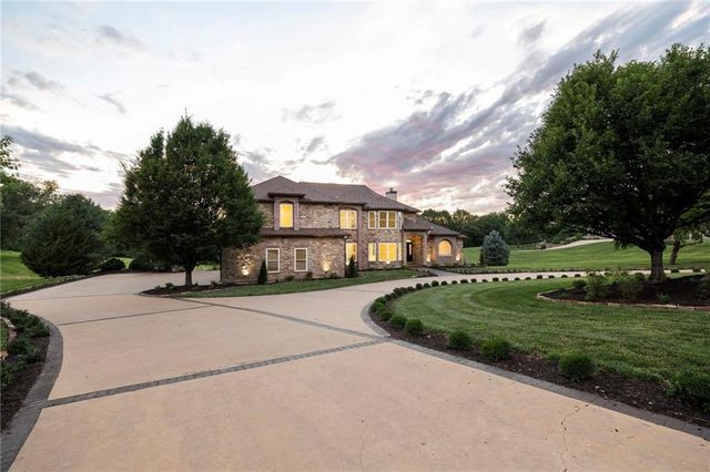 15614 Quail Ridge Drive, Smithville, MO 64089