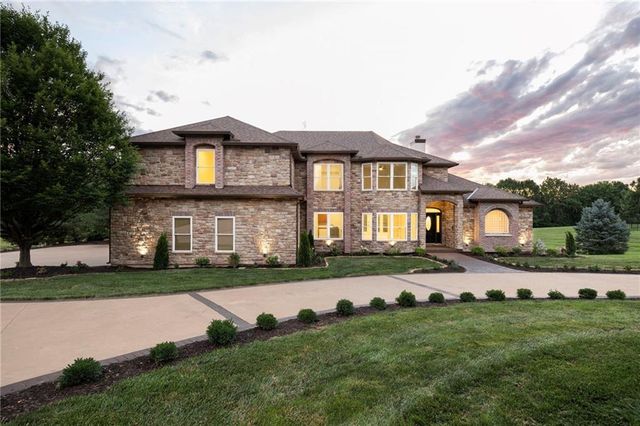 15614 Quail Ridge Drive, Smithville, MO 64089