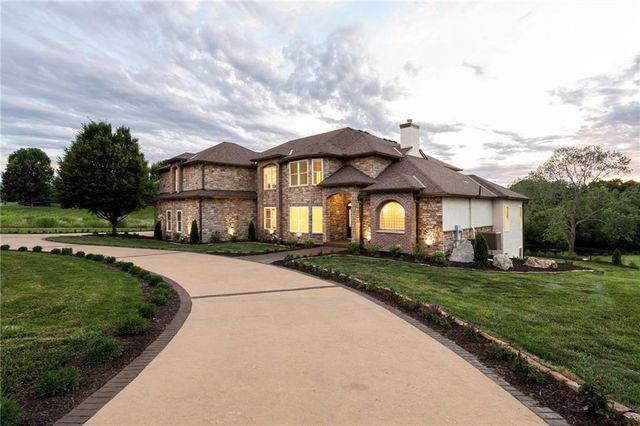 15614 Quail Ridge Drive, Smithville, MO 64089
