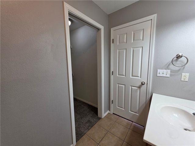 1460 W Junction Street 3, Fayetteville, AR 72701