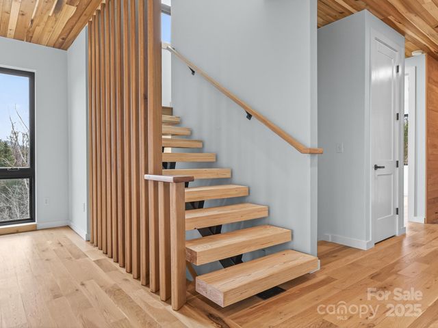 165 Abundance Run 8, Asheville, NC 28805