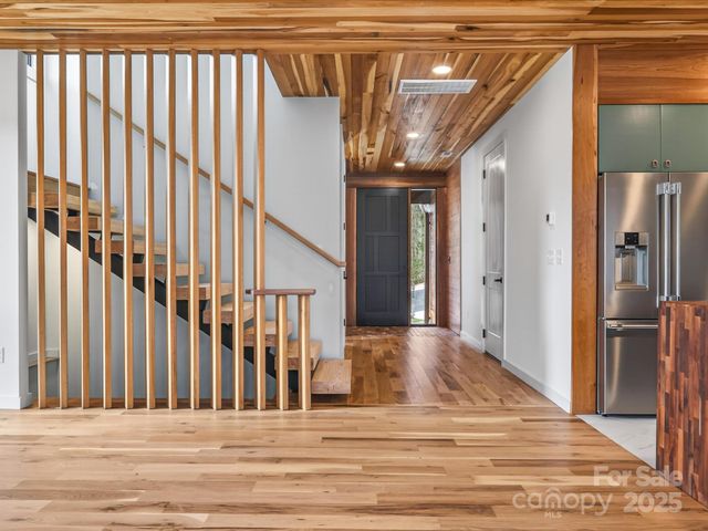 165 Abundance Run 8, Asheville, NC 28805