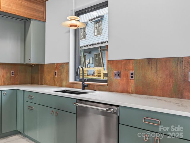 165 Abundance Run 8, Asheville, NC 28805