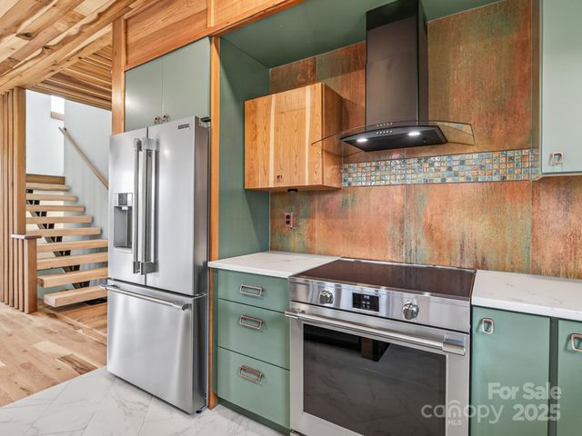 165 Abundance Run 8, Asheville, NC 28805