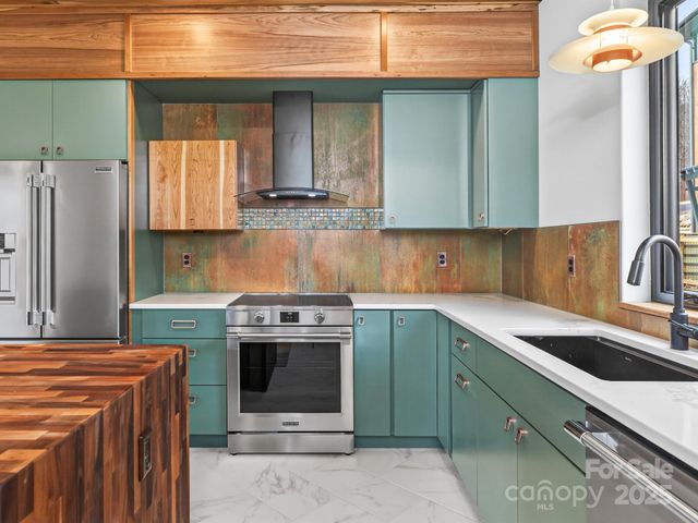 165 Abundance Run 8, Asheville, NC 28805