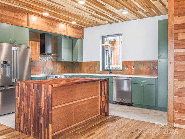 165 Abundance Run 8, Asheville, NC 28805