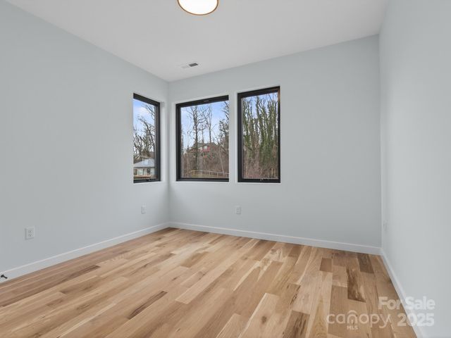 165 Abundance Run 8, Asheville, NC 28805