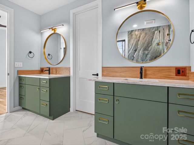 165 Abundance Run 8, Asheville, NC 28805