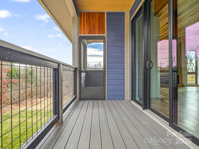 165 Abundance Run 8, Asheville, NC 28805